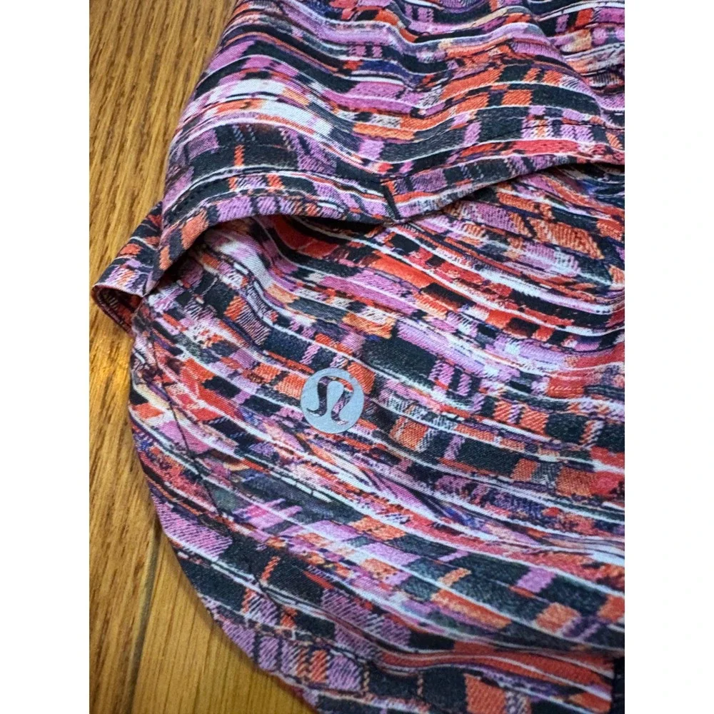 Lululemon Women's Running Shorts Sz 4 Multicolor Abstract Print‎ 2.5 inch inseam